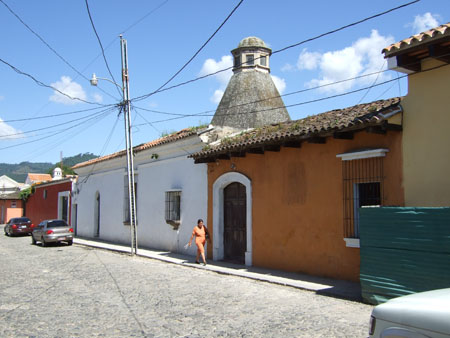 strasse1_antigua_guat.jpg