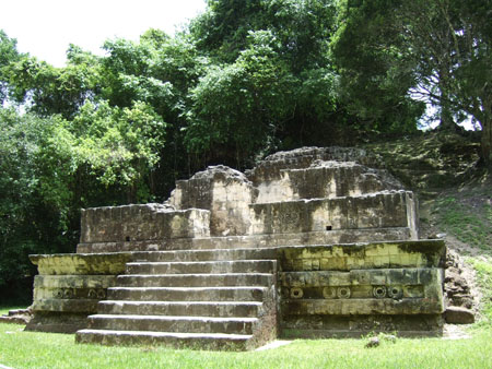 mayatempeltruemmer_flores_tikal_guat