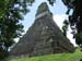 tempel_drei_hinten_flores_tikal_guat