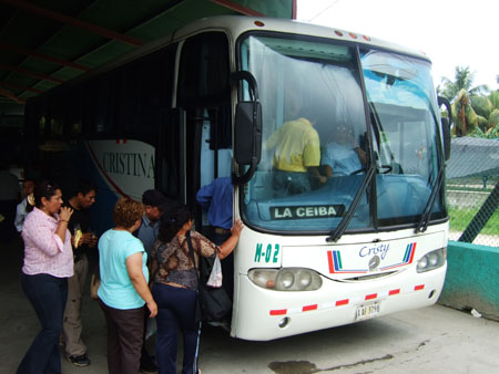 pausenende_bus_nach_la_ceiba_hondu