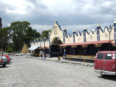 haeuserfront_stadtrundfahrt_puebla_mex