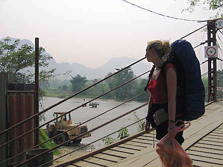 anne_flussbruecke_nam_song__vang_vieng