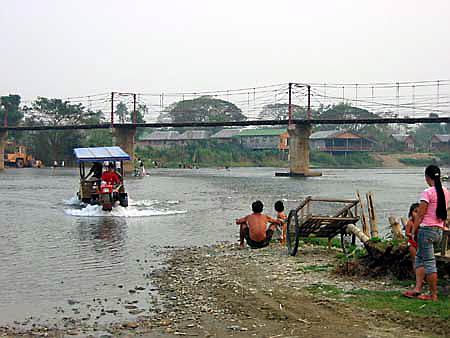 szene_am_fluss_nam_song_vang_vieng